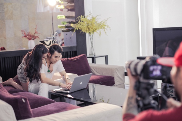 Đây là ca khúc được nhạc sĩ trẻ Hồ Việt Trung viết riêng dành tặng cho Akira. 