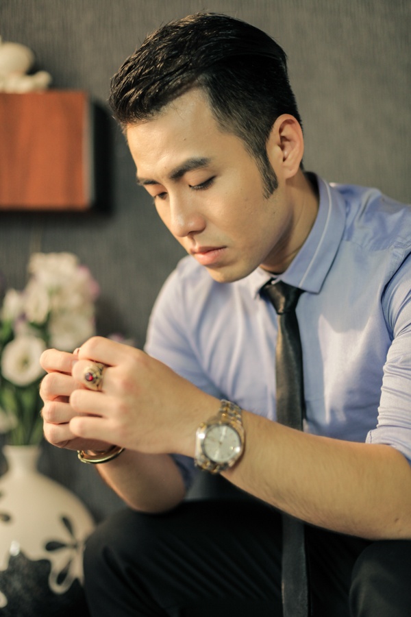 Và không để người hâm mộ chờ đợi lâu, Akira vừa cho ra mắt MV “Không cùng quan điểm” vào đúng ngày sinh nhật của anh (25/07). 