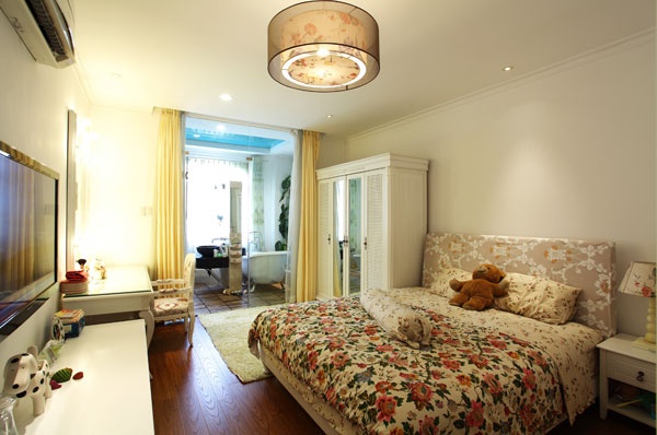 Là người có gu thẩm mỹ và sành điệu, Ngọc Trinh thiết kế không gian riêng tư của mình đầy đầy trẻ trung và nữ tính.