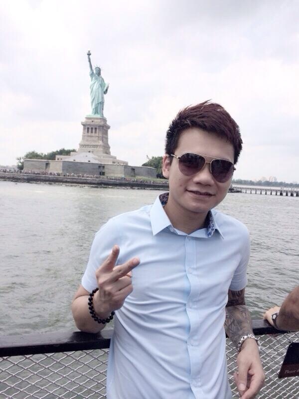 Trong chuyến đi này, Khắc Việt đã có mặt tại các thành phố nơi có đông người Việt sinh sống, học tập và làm việc như: Miami, Seattle, Houston… 