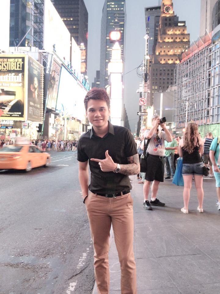 Thành phố tại Mỹ mà Khắc Việt muốn được nán lại lâu nhất là San Francisco, California. Bởi lẽ theo anh khí hậu ở đây se se lạnh, giống như Sapa của Việt Nam. Ngược lại, giọng ca “Chỉ anh hiểu em” lại thích đi chơi ở Cali, Miami, New York. 