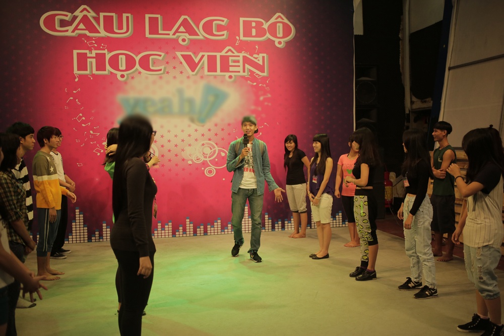 Mới đây, Quang Đăng đã xuất hiện với tư cách khách mời trong một câu lạc bộ tại TP.HCM để hướng dẫn vũ đạo cho các học viên.