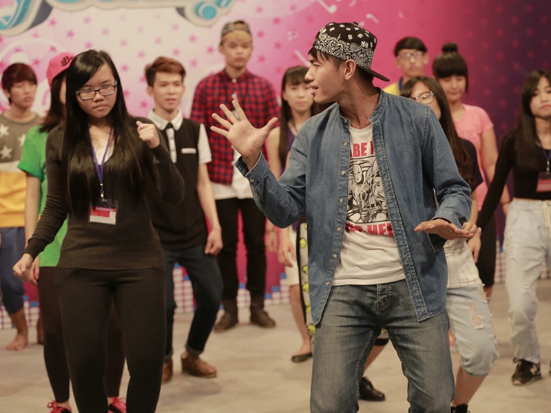 Quang Dang day fan vu dao 'Em cua ngay hom qua' hinh anh