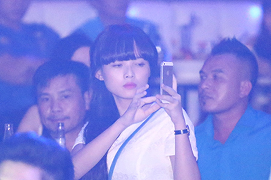 Ban gai am tham theo chan co vu Le Hoang The Men hinh anh