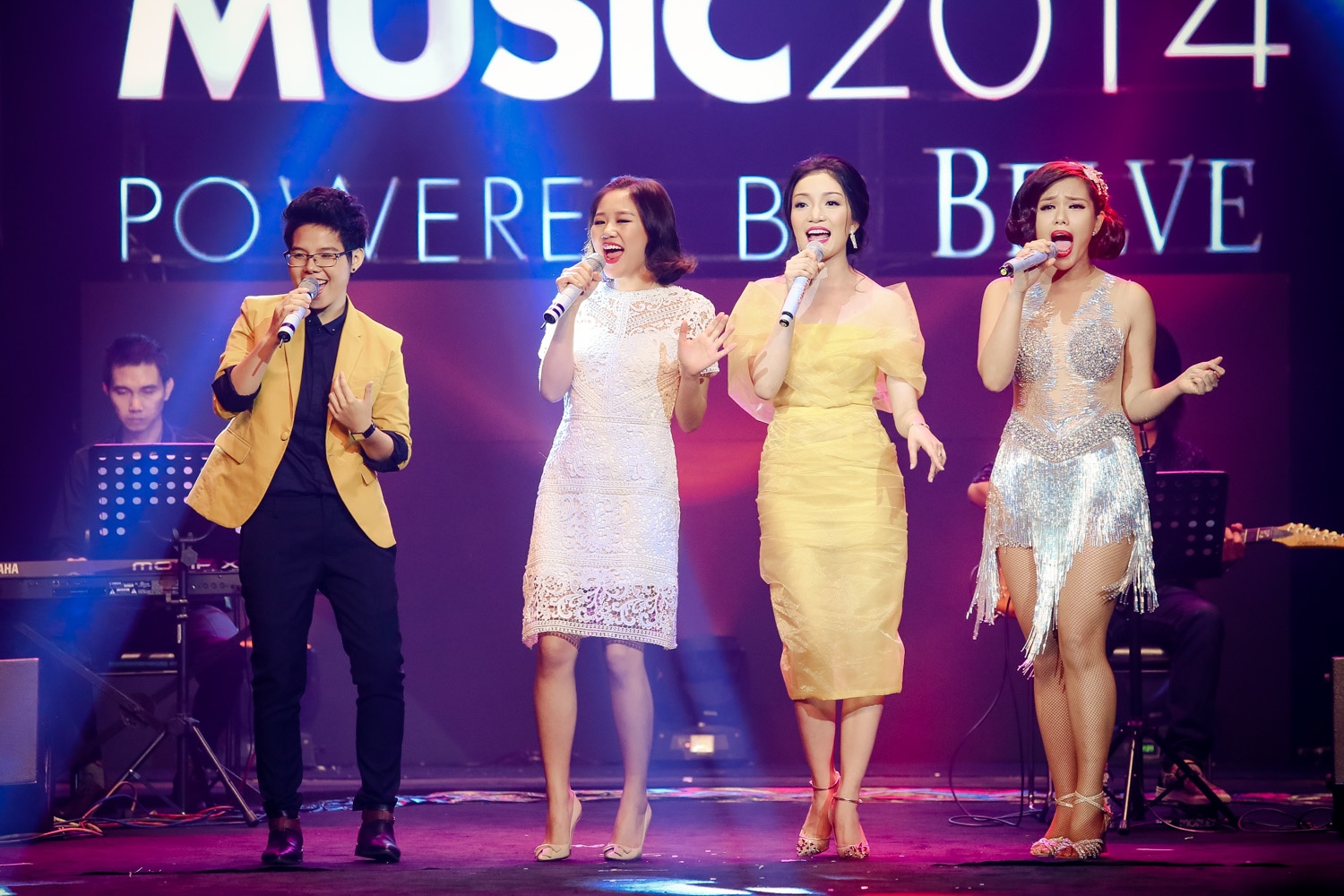 Van Mai Huong - Vu Cat Tuong cung thang hoa tren san khau hinh anh