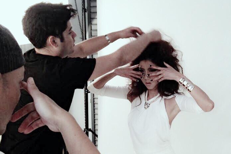 Hau truong Ngoc Quyen chup anh cung voi e-kip tai My hinh anh