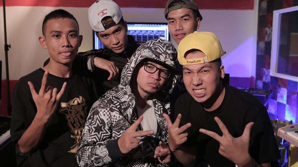 Hà Lê cho biết nhạc rap đến với anh trước khi anh biết đến nhảy. Và rapper Eminem chính là nguồn cảm hứng đầu tiên của Hà Lê khi đến với rap. Hơn 10 năm nghe nhạc rap, đến mãi năm 2008 anh mới bắt đầu tự viết những bài rap của riêng mình. Đến nay đã được 6 năm Hà Lê đã thực sự trở thành một rapper đúng nghĩa. “Rap là đam mê mà đến tận bây giờ tôi mới có đủ tự tin để hiện thực hóa và làm nó một cách chuyên nghiệp.” – Hà Lê chia sẻ.