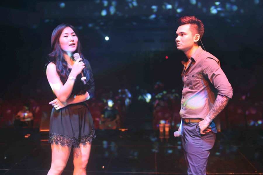 Khac Viet to chuc dam cuoi voi Huong Tram trong liveshow hinh anh