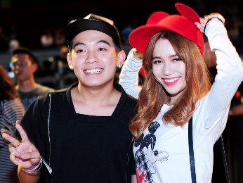 Pho Dac Biet - Si Thanh hao huc di xem JYJ hinh anh