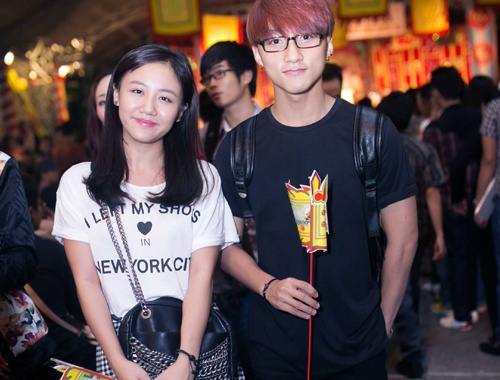 Van Mai Huong dua Son Tung ra tan san bay de di luu dien hinh anh