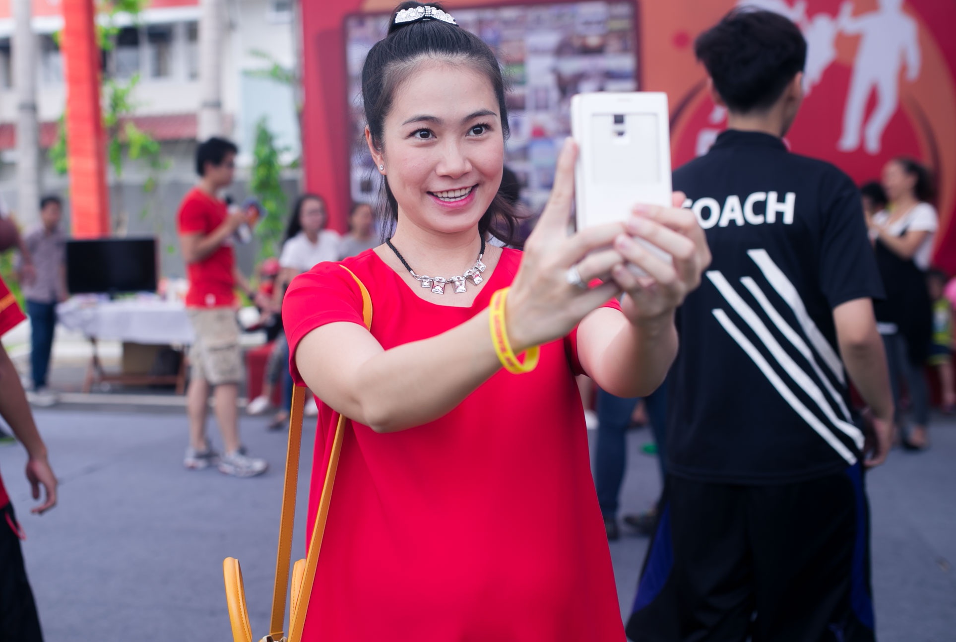 MC Thanh Thao Hugo dien vay suong che bung bau 8 thang hinh anh