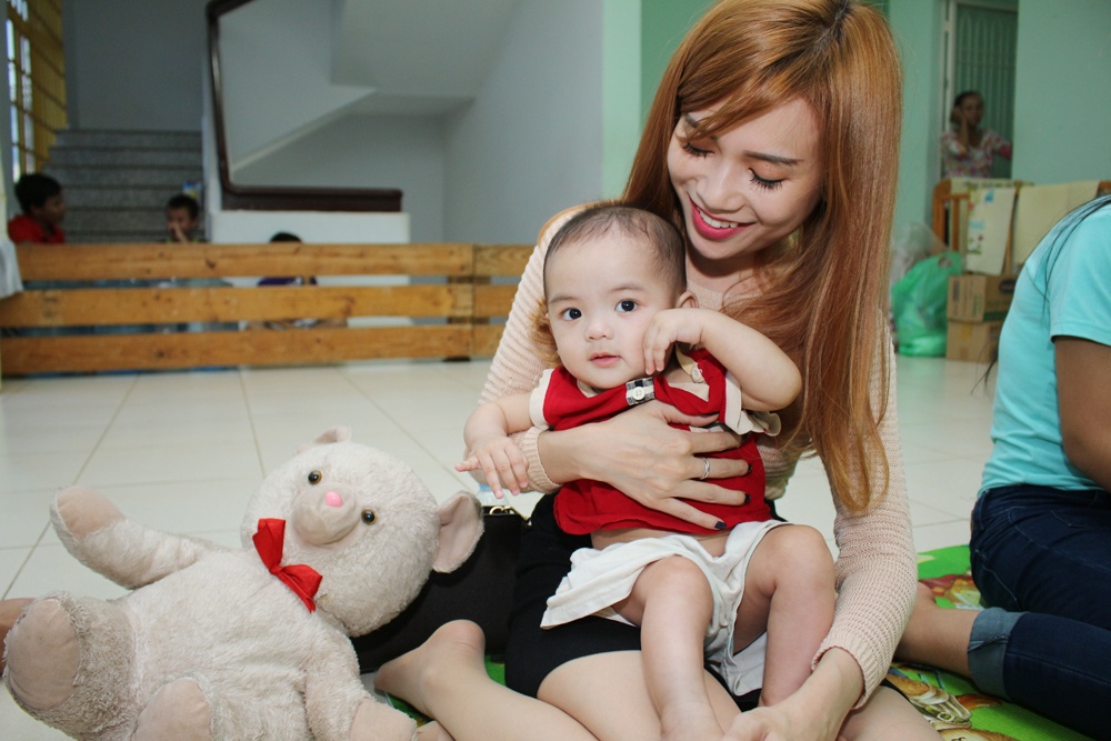 Si Thanh an can cham soc tre em mo coi hinh anh