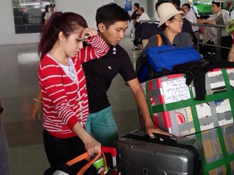 DJ Thuy Khanh met moi o san bay Sai Gon sau su co thuoc lac hinh anh