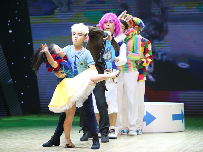 Vu cong nhi hoa Son Tung M-TP tren san khau hinh anh