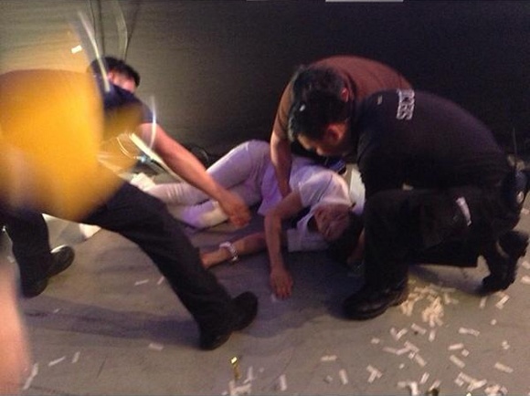 Nhung pha vo ech nho doi cua sao vi dien qua sung hinh anh