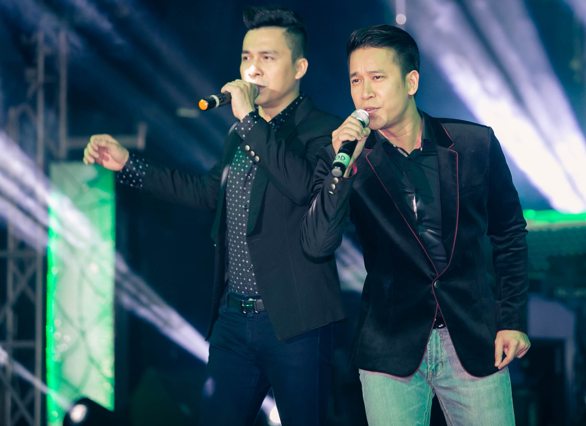 The Men, Chi Dan dien sung tren san khau Sai Gon hinh anh