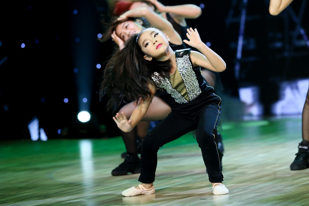 Yen Nhi hoa Ho Ngoc Ha hinh anh