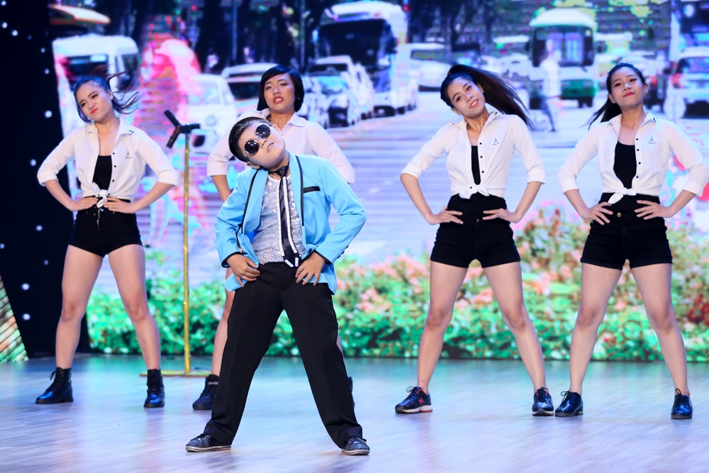 Tran Minh Khang nhay Gangnam style hinh anh