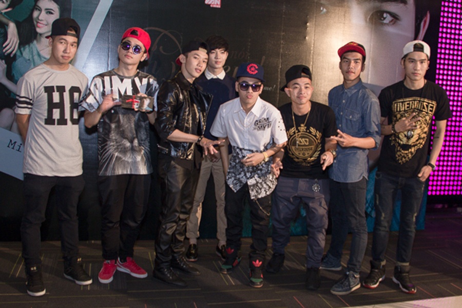 Hoang Ton vang o su kien co FB Boiz sau nghi an tan ra hinh anh