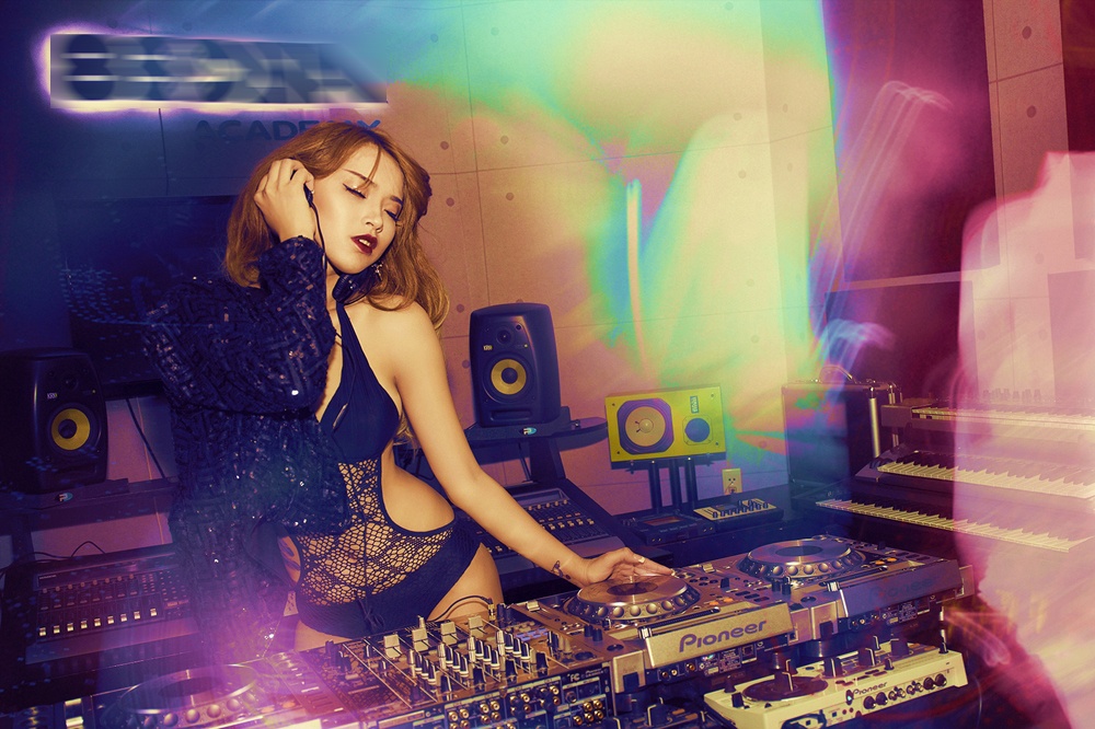 Sau cuộc chia tay ồn ào với tình cũ Tiến Dũng - thành viên nhóm The Men, Hải Băng hoàn toàn lột xác với diện mạo mới gợi cảm và sexy hơn. Tuy nhận nhiều phản hồi tích cực cũng như trái chiều nhưng Hải Băng vẫn xác định hình tượng sexy sẽ là hình tượng cô theo đuổi trong thời gian sắp tới.