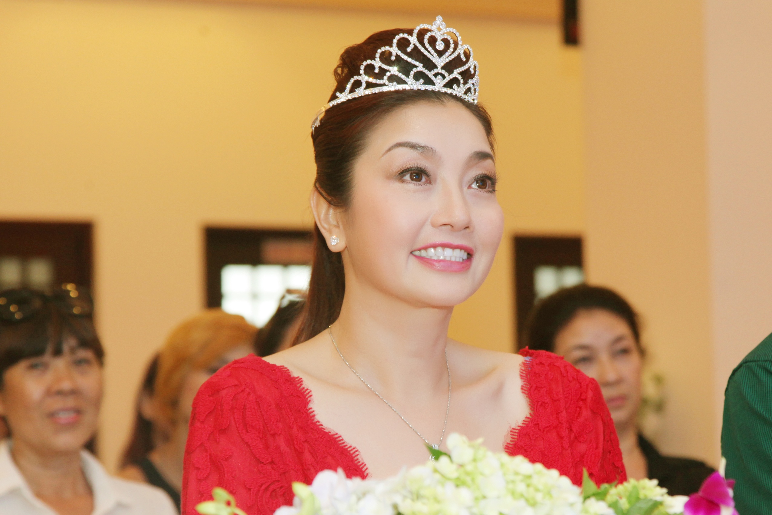 Hoa hau Ly Thu Thao tai xuat showbiz sau 25 nam dang quang hinh anh