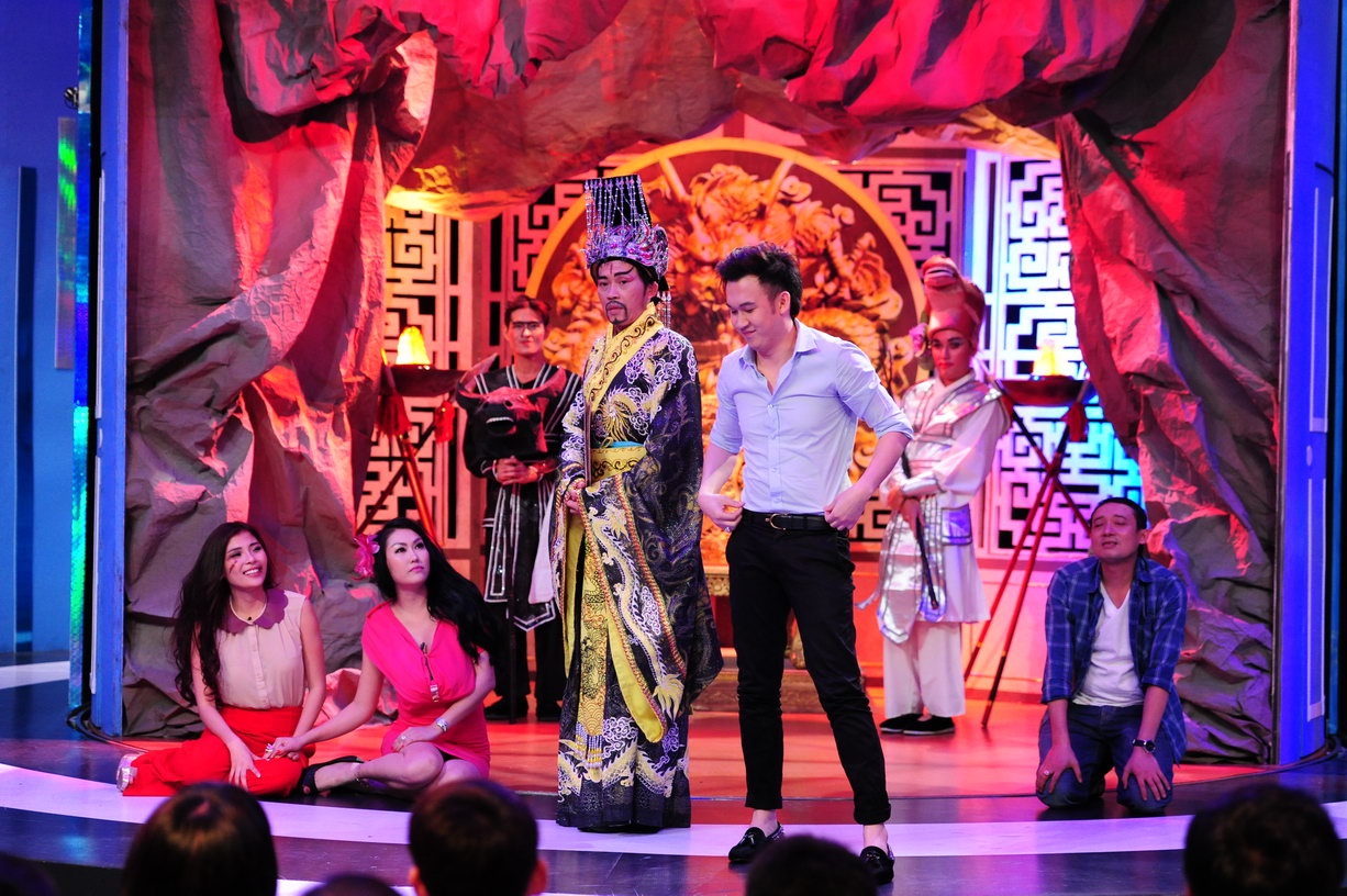 4 thi sinh doi dau Hoai Linh hinh anh