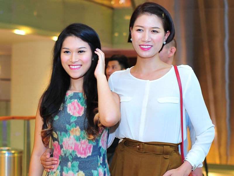 Trang Tran doi mua di xem phim cung 'Hiep si mu' Thanh Tam hinh anh