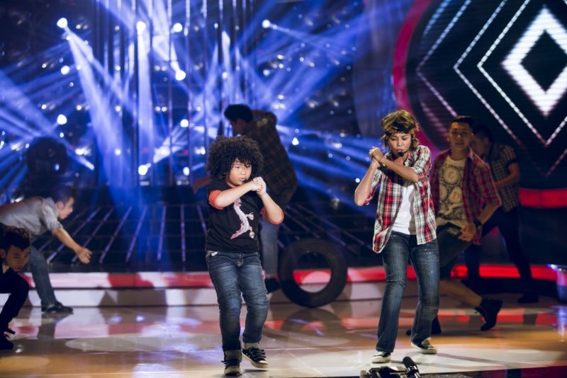 Thuy Uyen - Gia Bao hat The boys are back hinh anh