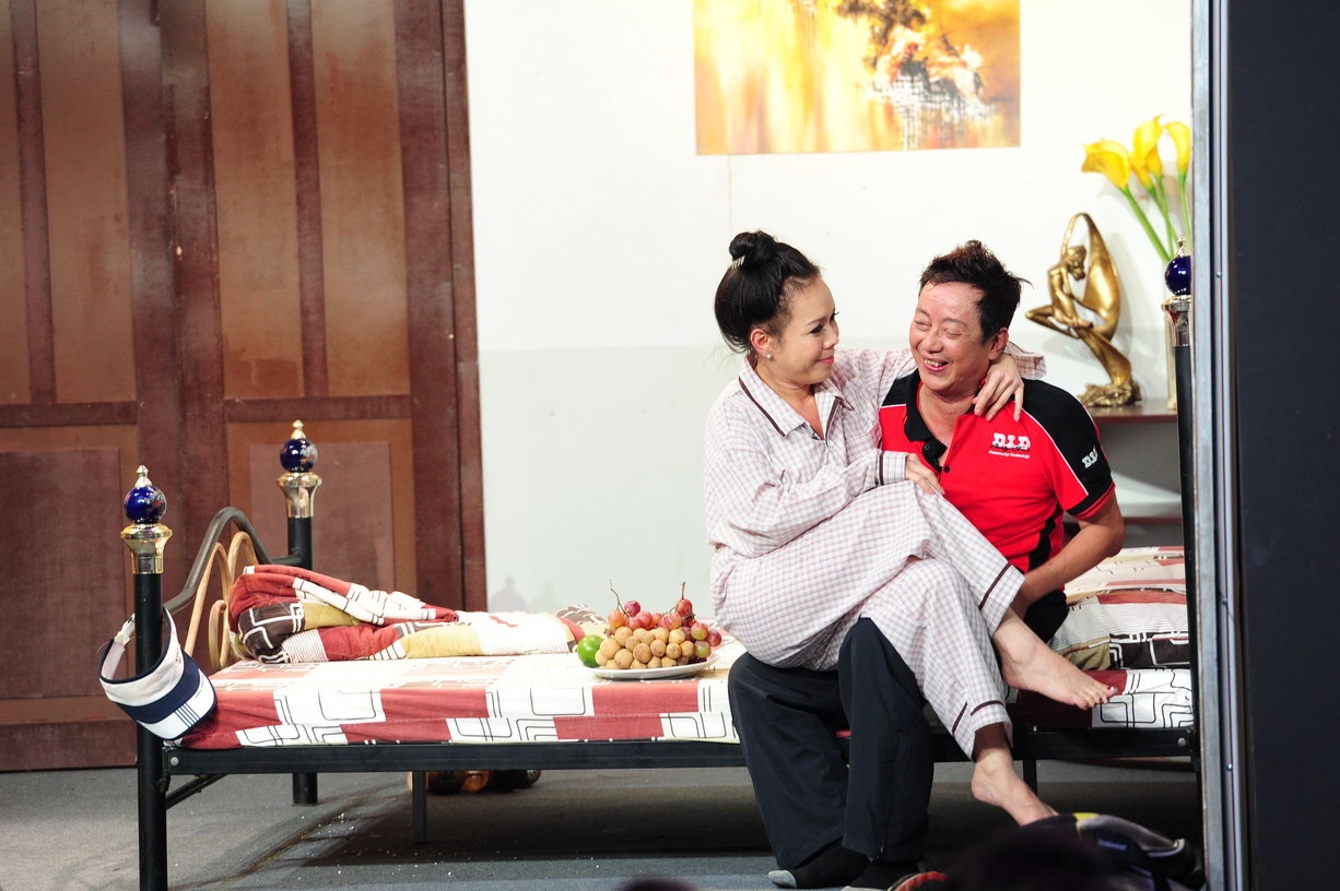 Khanh Nam doi dau Viet Huong hinh anh