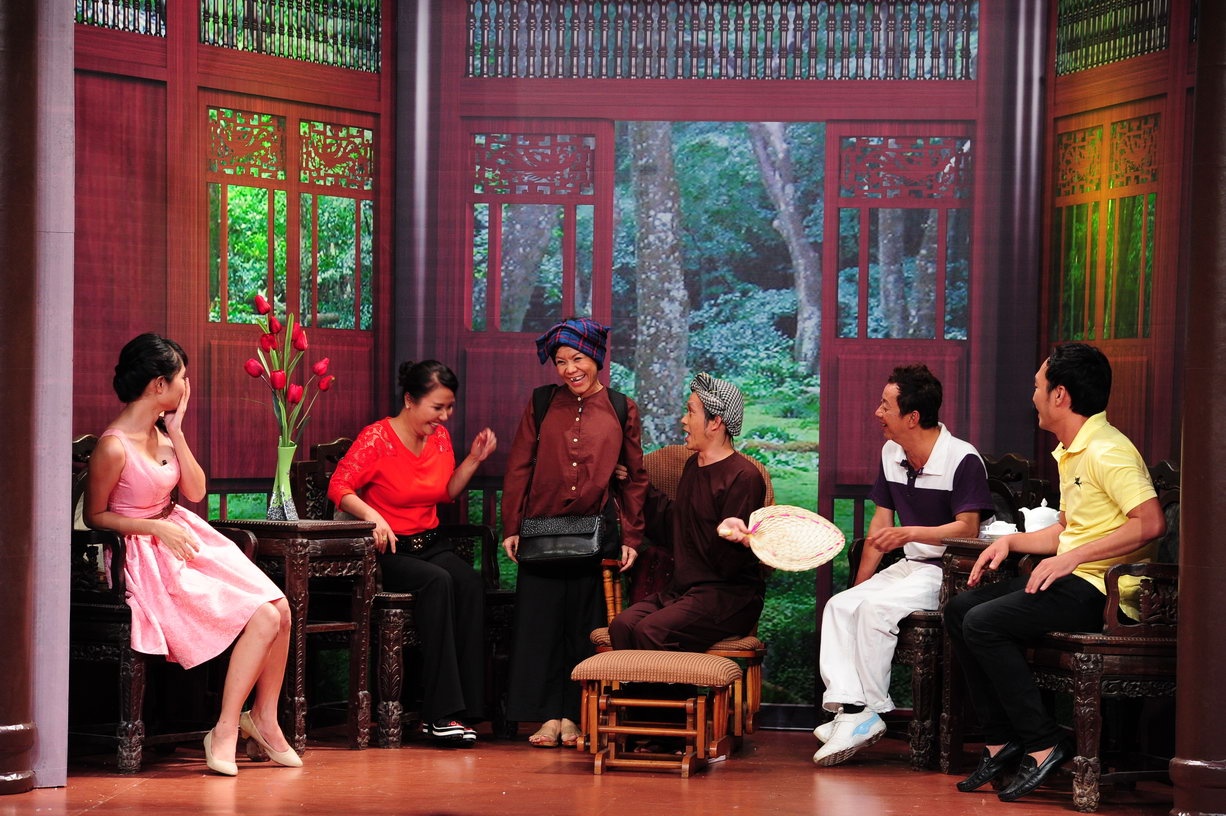 4 thi sinh doi dau Hoai Linh hinh anh