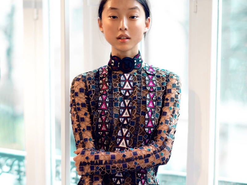 Kham pha phong cach thoi trang cua fashionista da tai hinh anh