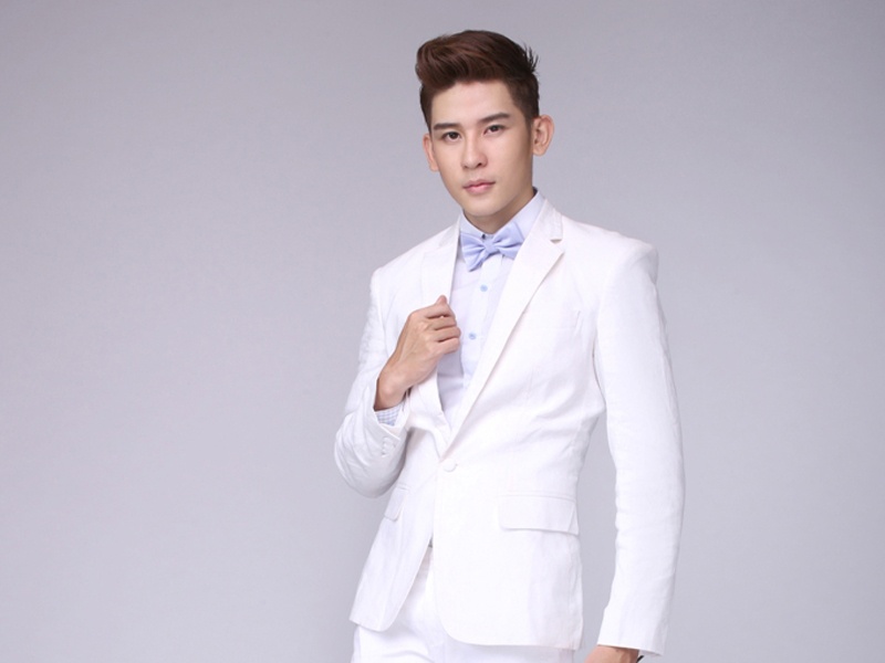 Minh Trung khoe ve dien trai lich lam voi vest hinh anh