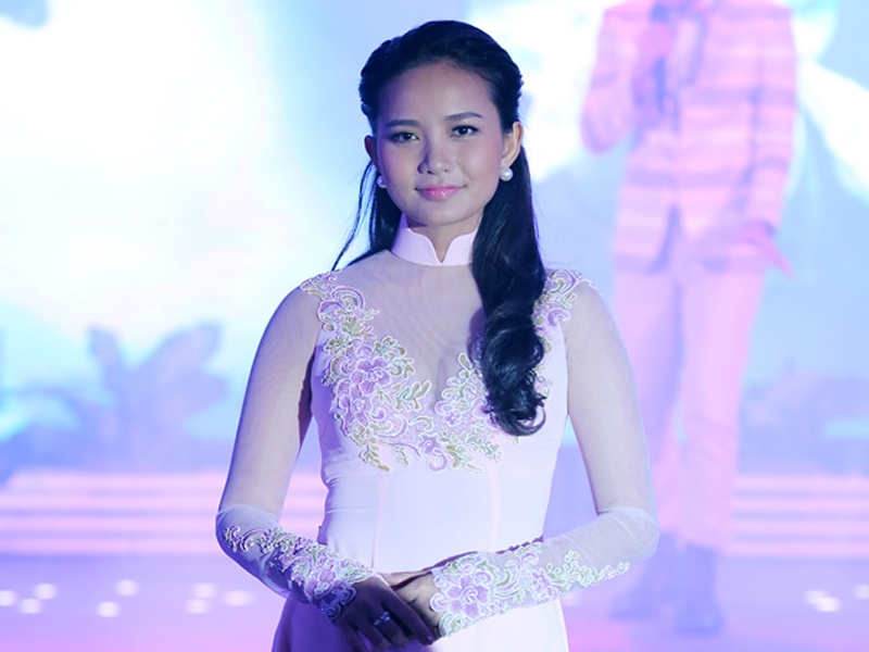 Phan Nhu Thao rang ro tai xuat san dien thoi trang hinh anh