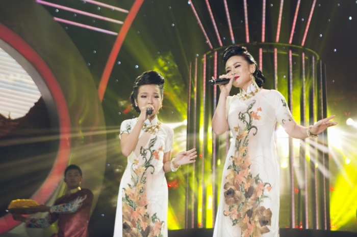 Bao Nghi, Thu Phuong hoa Le Quyen hinh anh