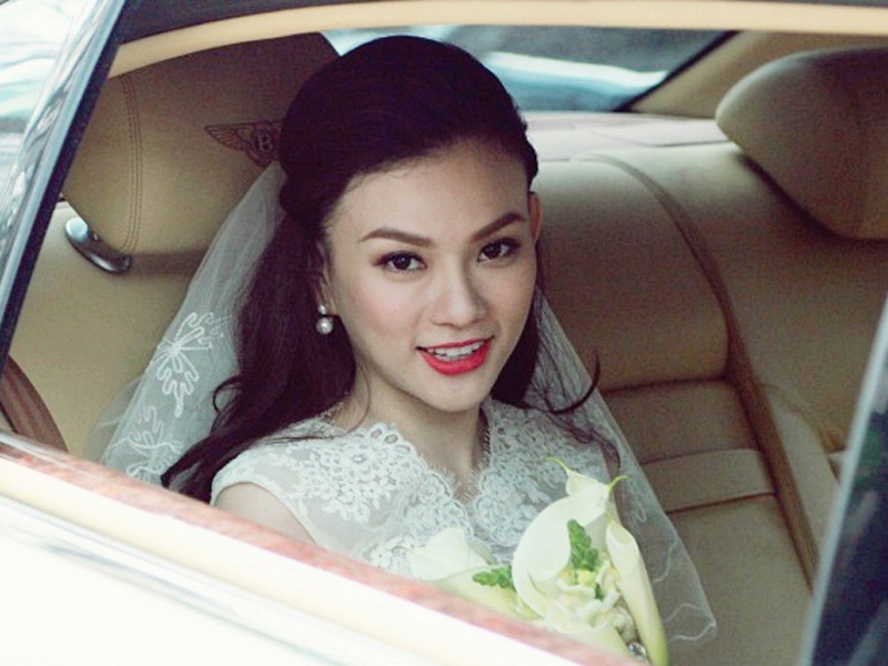 Thu Thuy tung bai hat tang chong trong dam cuoi hinh anh