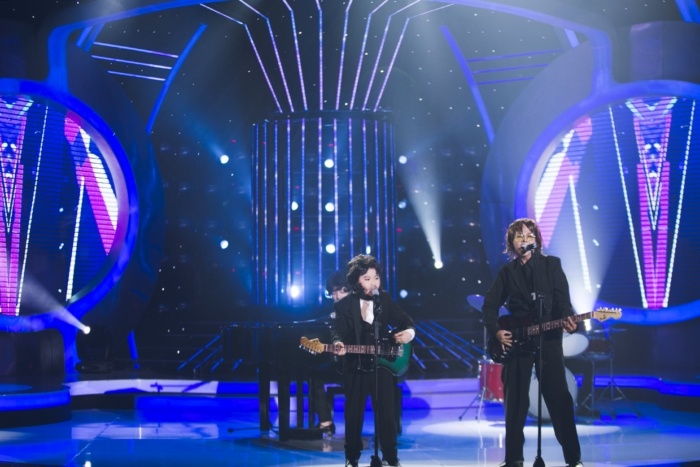 Gia Huy – Thuy Uyen hoa John Lennon – Paul Mac Cartney hinh anh