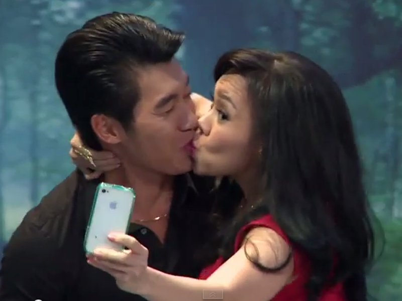 Truong Nam Thanh lung tung khi bi Viet Huong cuong hon hinh anh