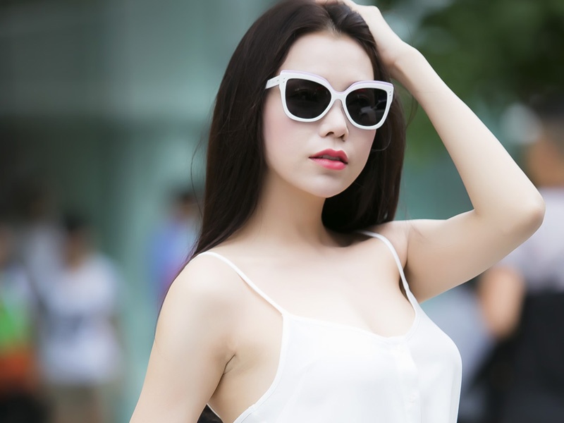 Tra Ngoc Hang sanh dieu voi ao 2 day hinh anh