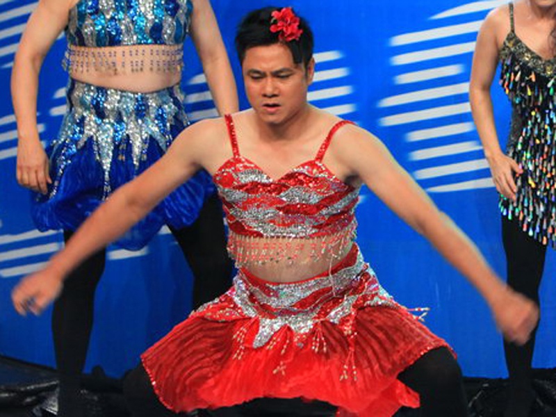 Tu Long, Chi Tai tu tin khoe bung mo khi gia gai hinh anh