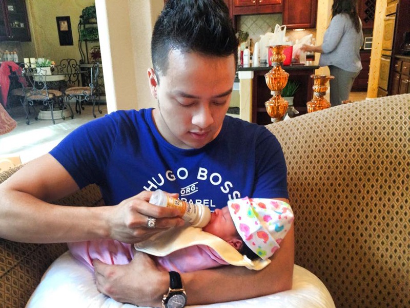 Cao Thai Son chi gan 1 ty dong mua do cho em be so sinh hinh anh