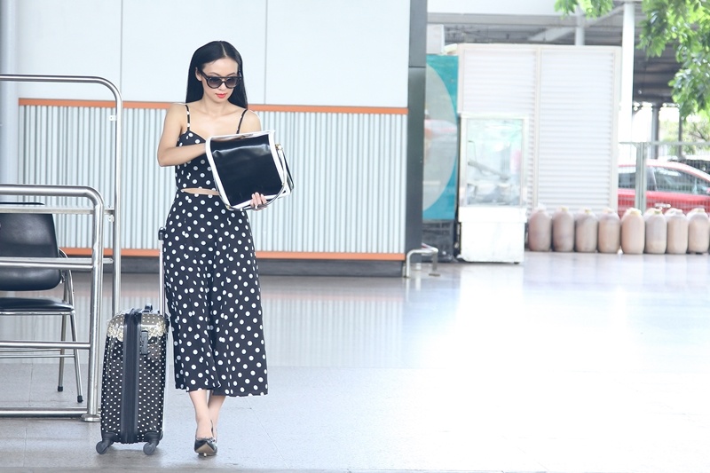 MC Huyen Ny noi bat o san bay ngay ve nuoc hinh anh