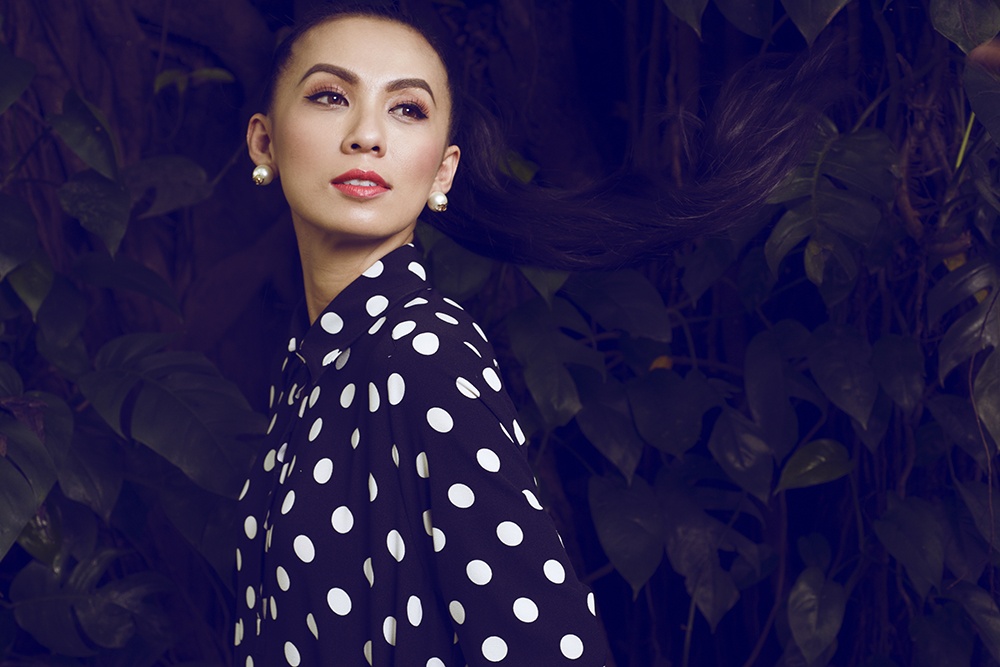 MC Huyen Ny lan dau ve nuoc chay show xuyen Tet hinh anh