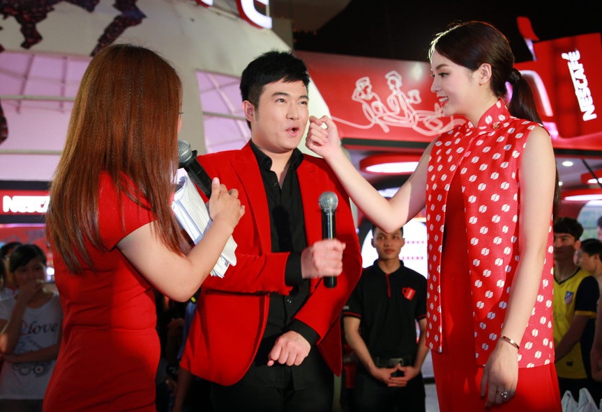 Hoa hau Ky Duyen lan dau song ca cung Minh Quan hinh anh