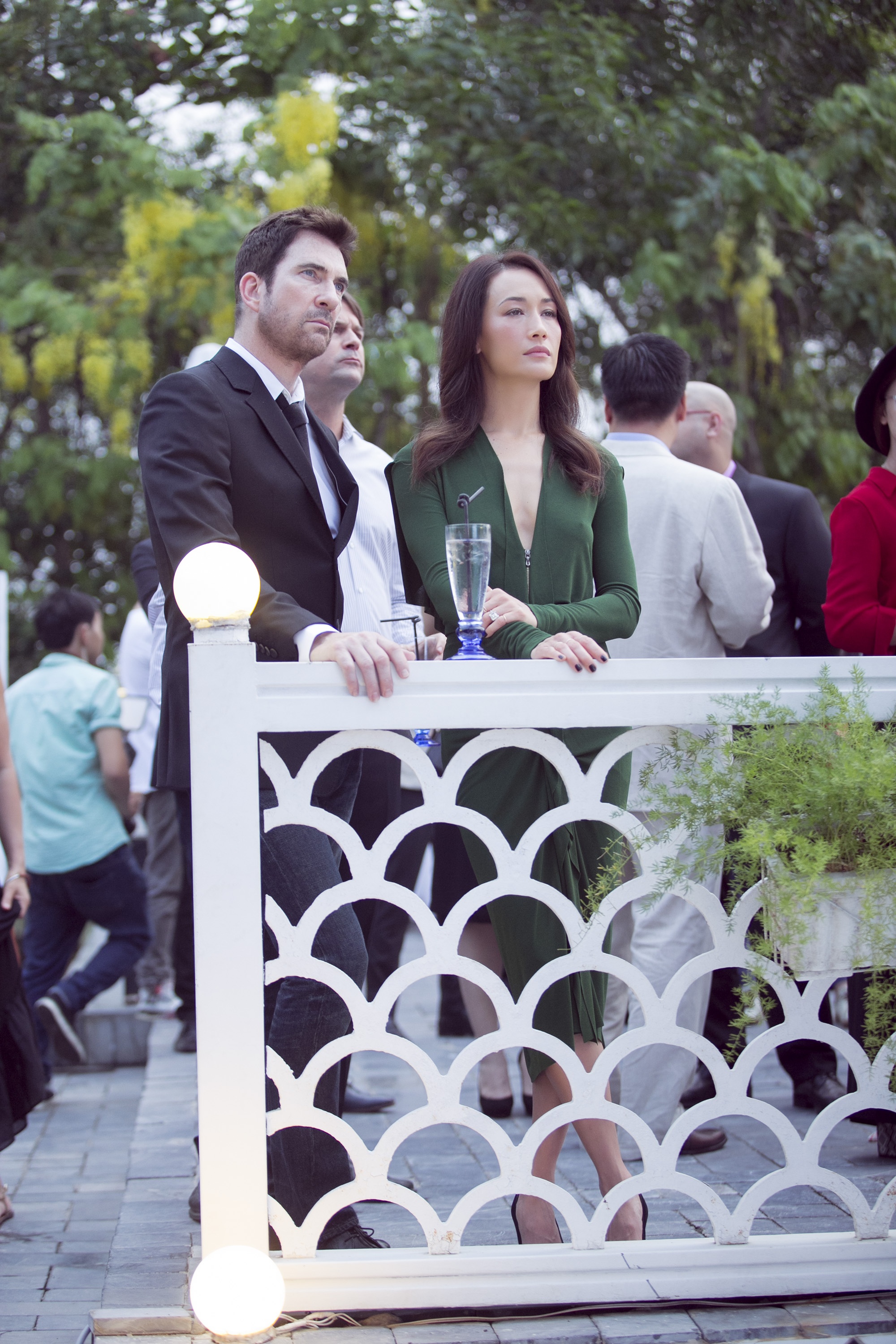 Chiều 12/4, Maggie Q (Lý Mỹ Kỳ) cùng dàn sao Việt tham gia sự kiện công bố chiến dịch bảo vệ những cá thể tê giác cuối cùng trên thế giới. Nam diễn viên Dylan McDermott và cũng là bạn trai của người đẹp gốc Việt đồng hành cùng cô mọi lúc mọi nơi.