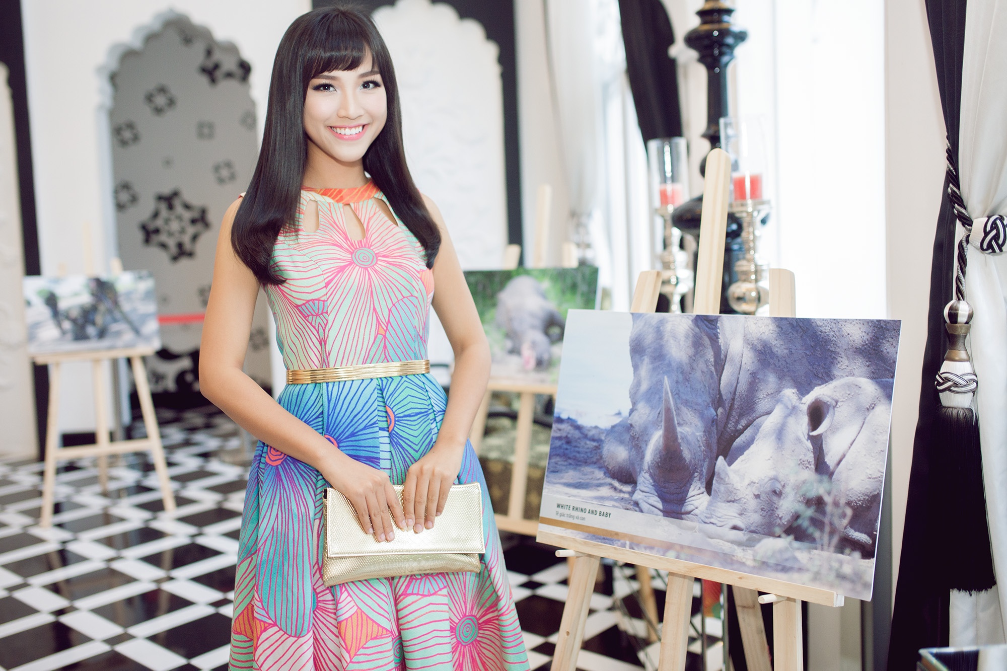 MC Hoàng Oanh khác lạ với mái tóc ngố.