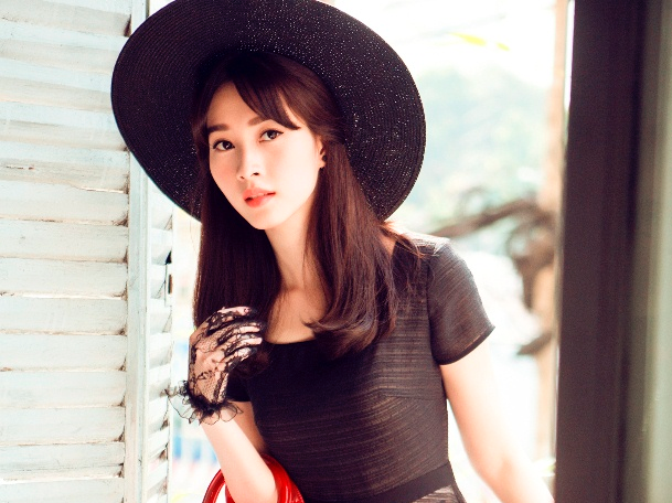 Dang Thu Thao cuon hut voi toc moi va trang phuc he hinh anh