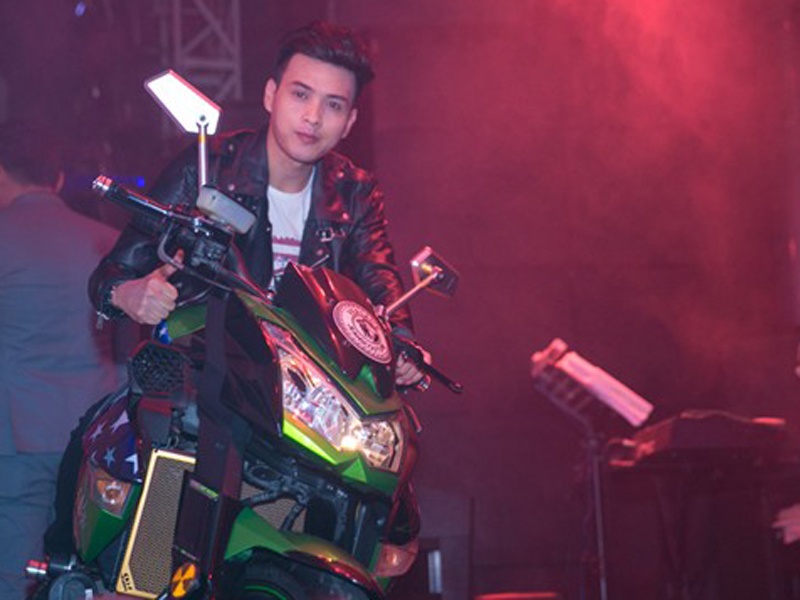 Moto 500 trieu cua Ho Quang Hieu chi la hang muon hinh anh