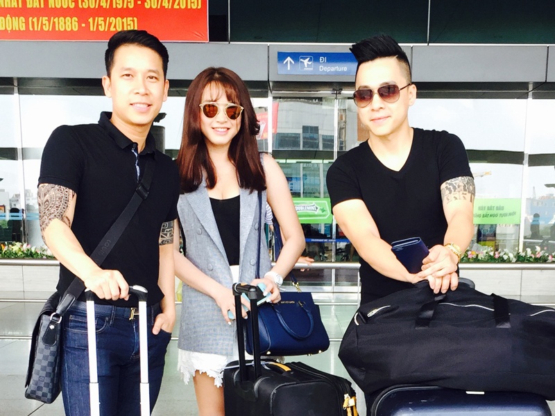 Hai Bang cham mat Tien Dung tai san bay hinh anh