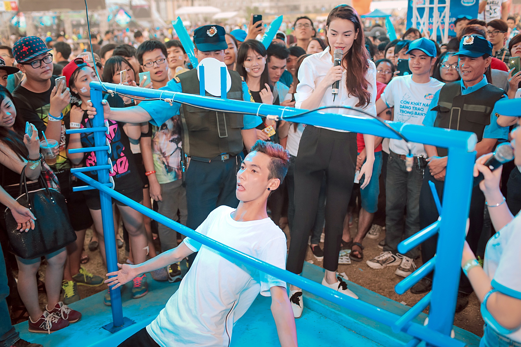 Ha Ho thi tai uon deo voi fan hinh anh