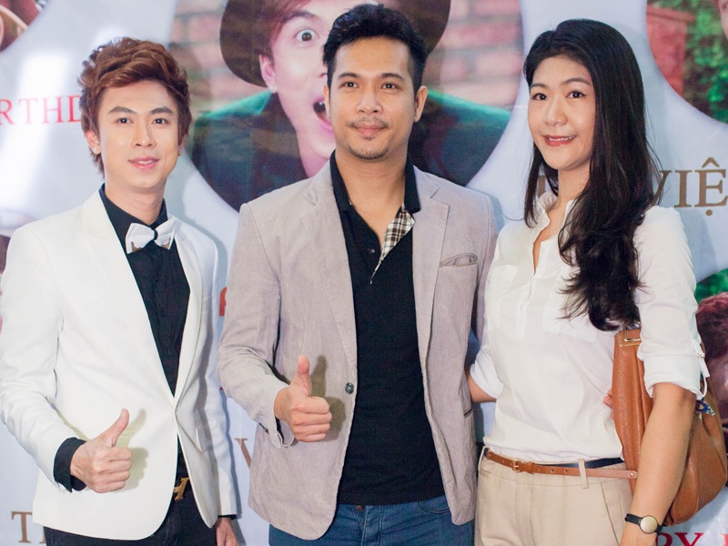 Truong The Vinh dan ban gai phi cong den mung Ho Viet Trung hinh anh